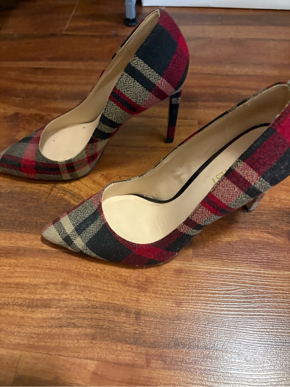 Nine West Tartan plaid fabric pointed-Toe Stiletto Pumps. Worn 1x. Beautiful! - Picture 2 of 8